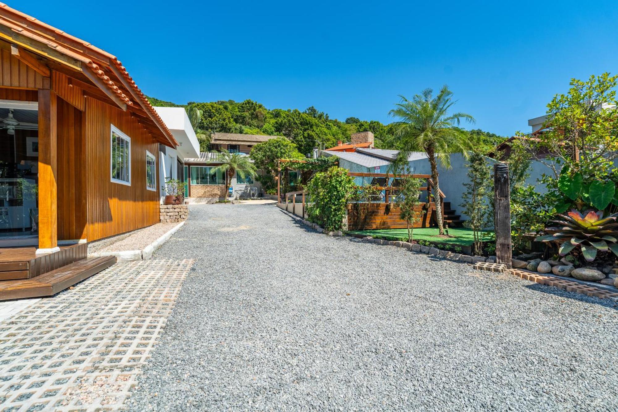 Residencial Com Piscina Possui Jacuzzi Aquecida Com Hidromassagem Villa Bombinhas Eksteriør billede