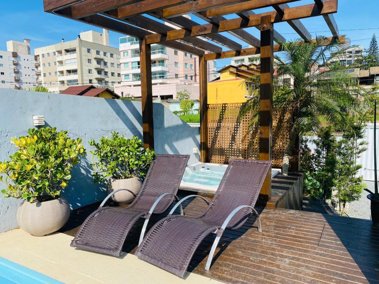 Residencial Com Piscina Possui Jacuzzi Aquecida Com Hidromassagem Villa Bombinhas Eksteriør billede