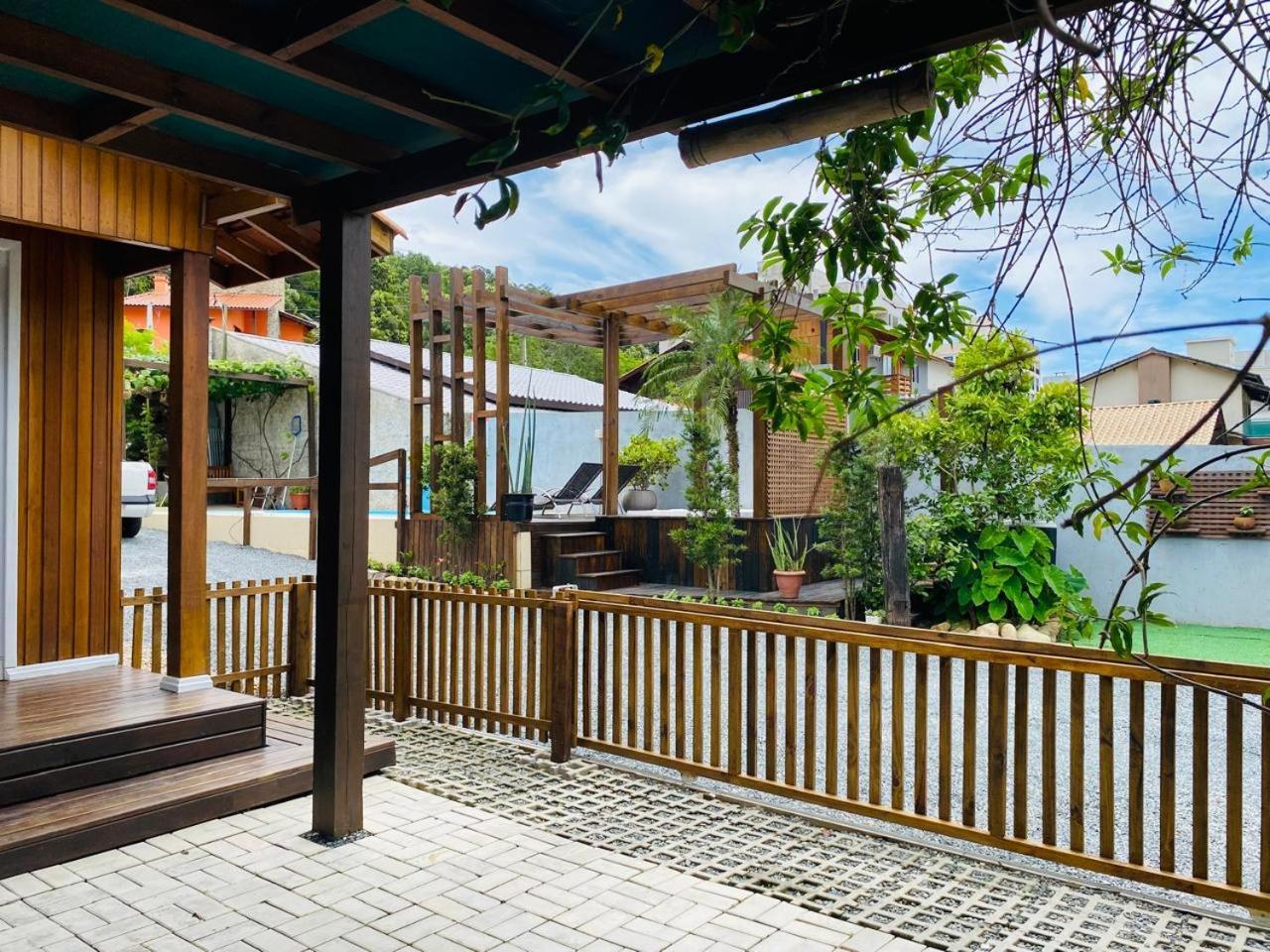 Residencial Com Piscina Possui Jacuzzi Aquecida Com Hidromassagem Villa Bombinhas Eksteriør billede