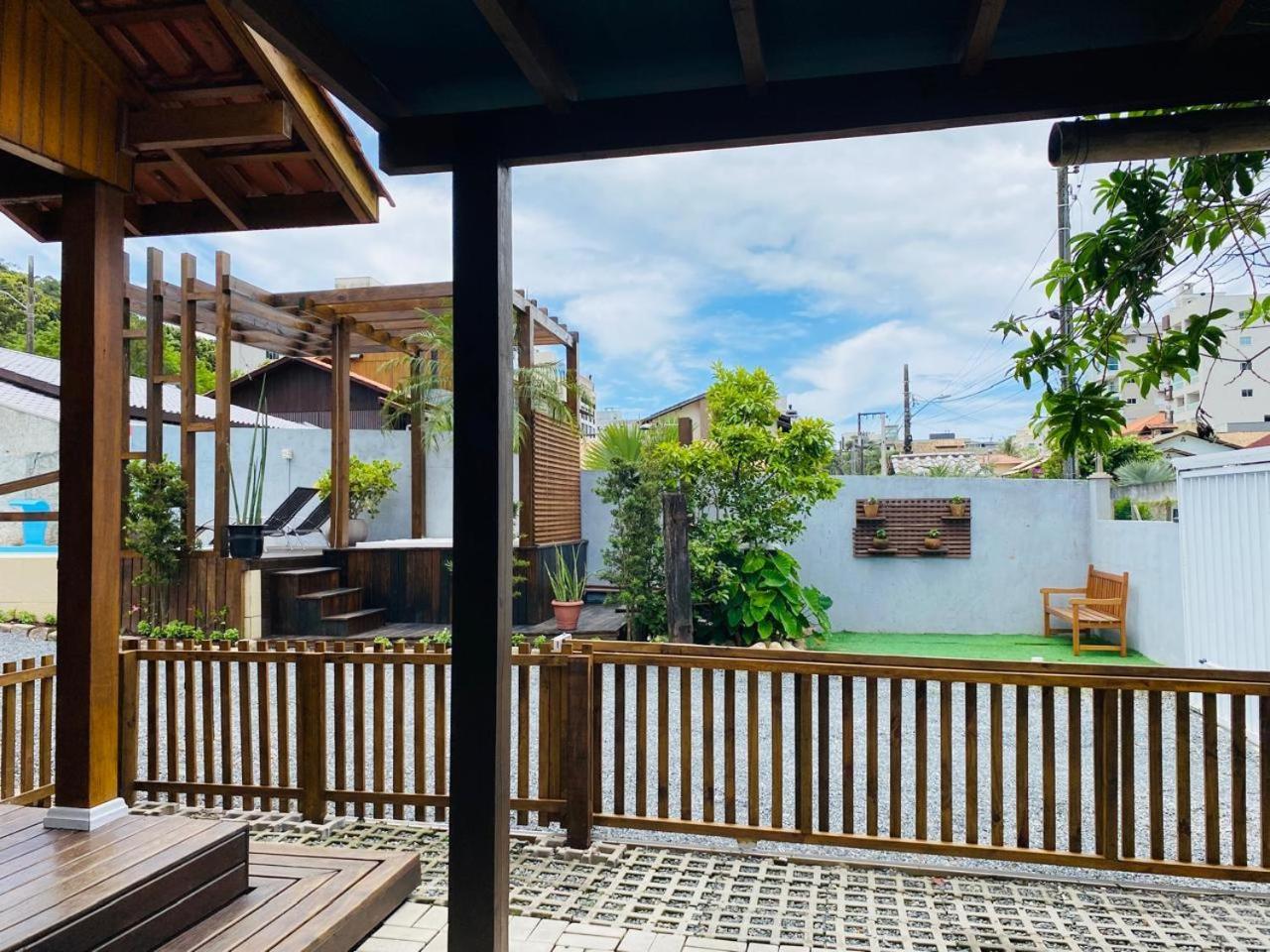 Residencial Com Piscina Possui Jacuzzi Aquecida Com Hidromassagem Villa Bombinhas Eksteriør billede
