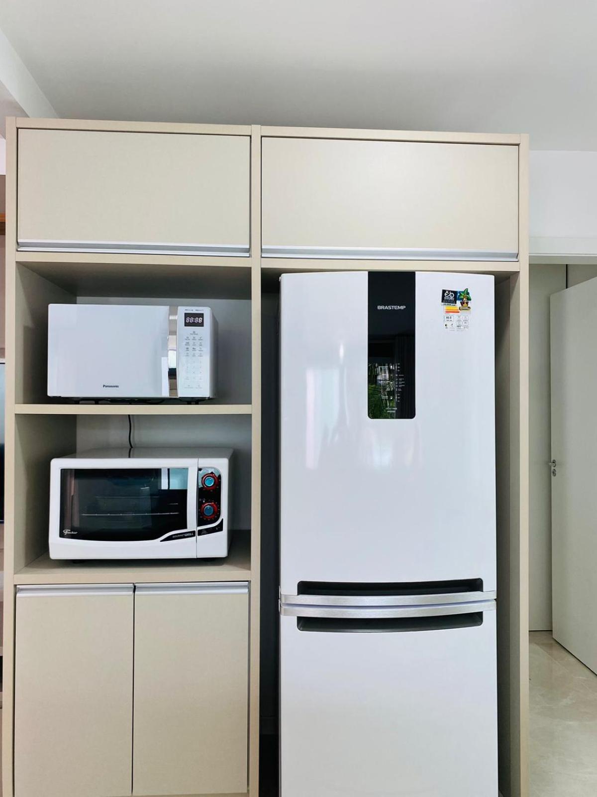Residencial Com Piscina Possui Jacuzzi Aquecida Com Hidromassagem Villa Bombinhas Eksteriør billede