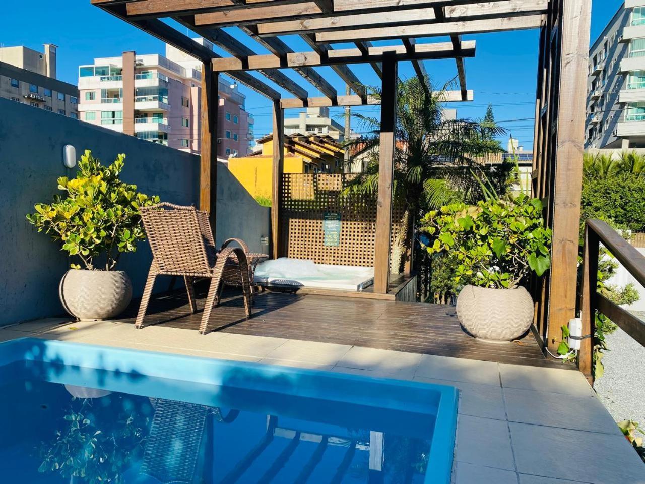 Residencial Com Piscina Possui Jacuzzi Aquecida Com Hidromassagem Villa Bombinhas Eksteriør billede